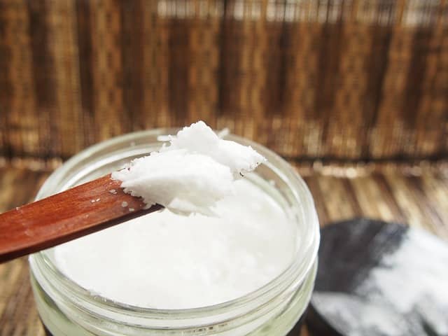Kokosový olej lze použít jako přírodní kosmetiku.