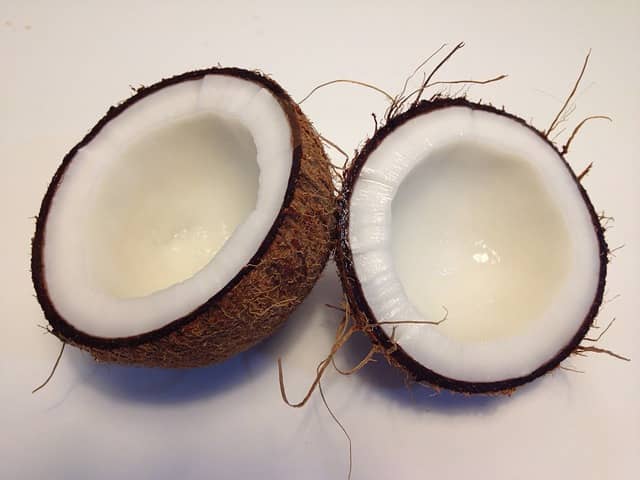 Kokosový cukr se mylně vydává jako přírodní sladidlo.