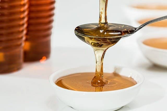 Med jako přírodní sladidlo lze použít kamkoliv.